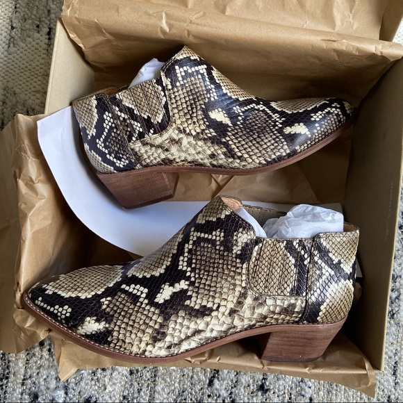 Madewell Booties in Snakeskin - Picture 2 of 6